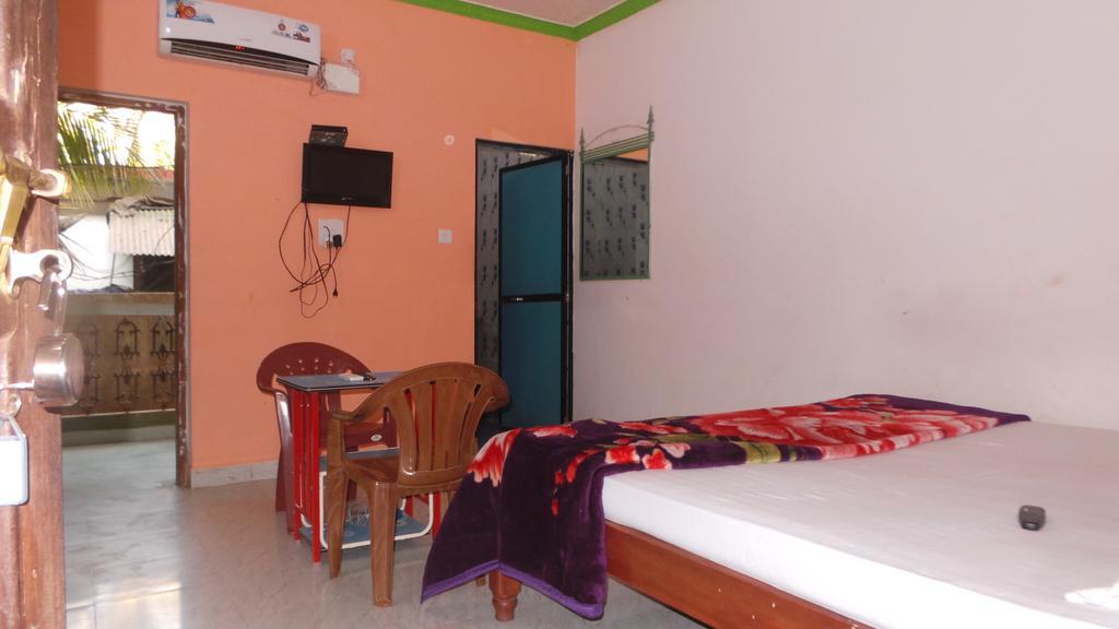 J.S Holiday Guest House Calangute Eksteriør billede
