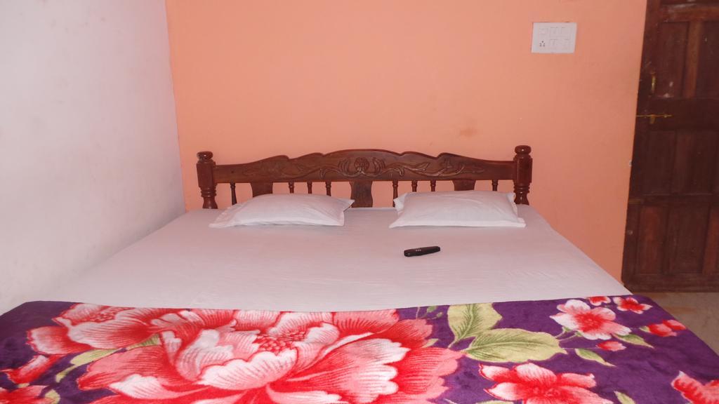 J.S Holiday Guest House Calangute Eksteriør billede